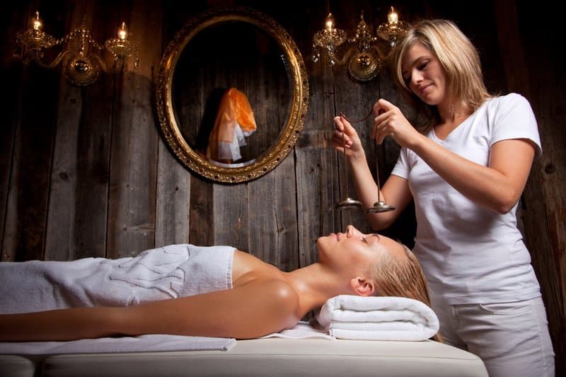 Dolomiten_Wellness_Residenz_Mirabell_Klangschalen-Massage