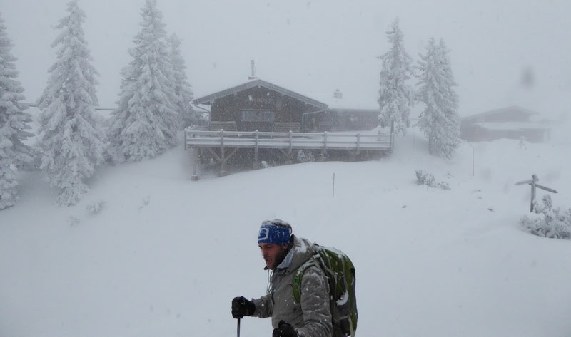 Verschneite Schneeschuhwanderung am PREDAX 29 Almhütte Schlegelmulde