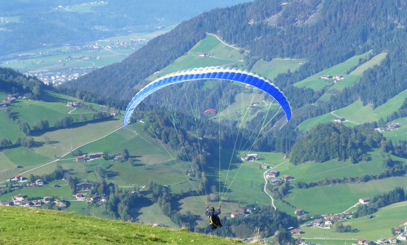 Frei wie ein Vogel in der Luft beim Tandemflug 24 Paragliding