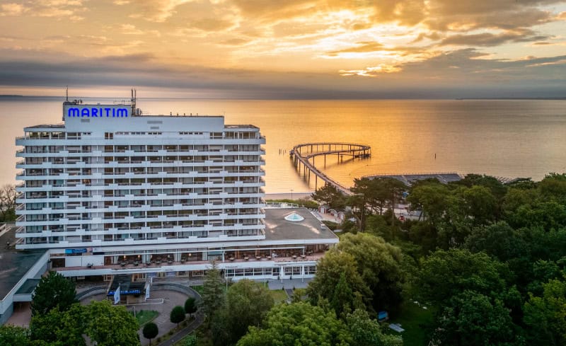 Blick auf die neue Seebrücke am Maritim Seehotel Timmendorfer Strand