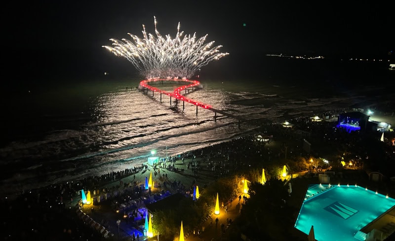 Feuerwerk neue Maritim Seebrücke Timmendorfer Strand