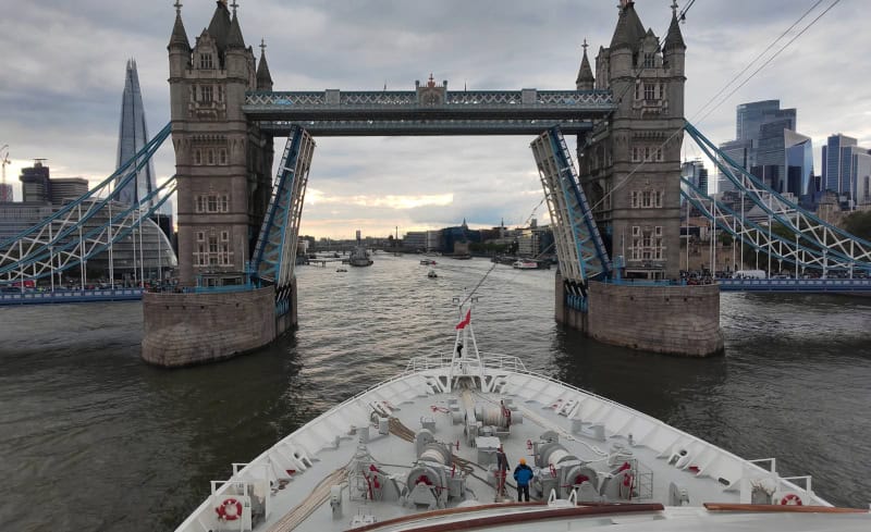 Fahrt auf der Themse, London, Tower Bridge