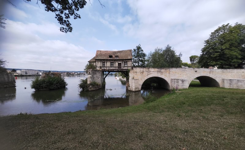 Vernon, berühmte Alte Mühle mit Holzfachwerk-Haus