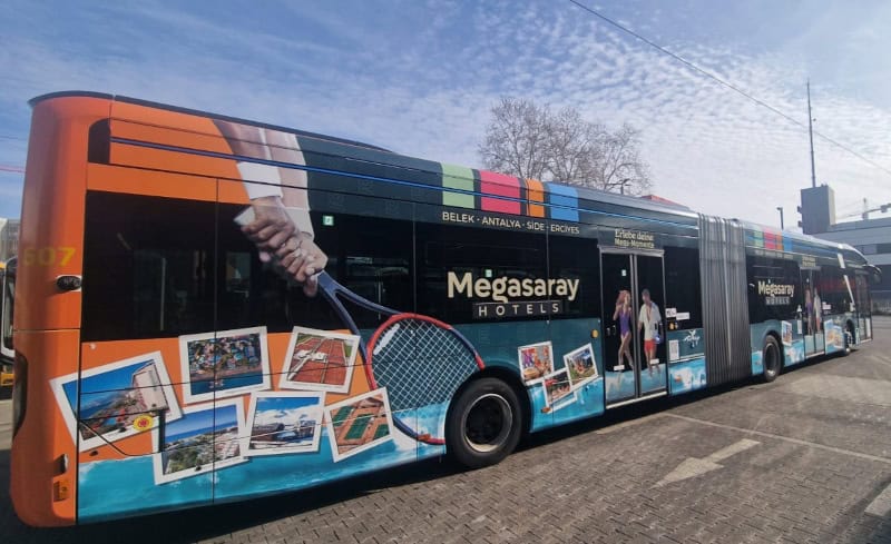 Megasaray Hotels auf Bus