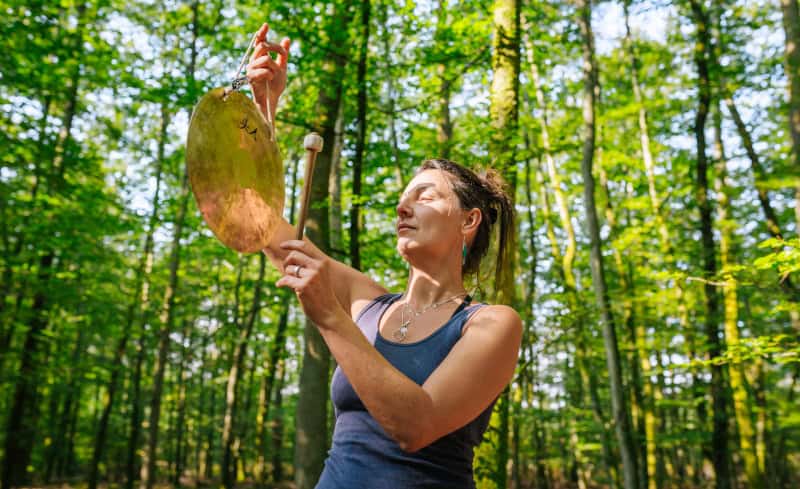 Valérie Wächter streunt mit Ruhesuchenden durch die Wälder der Vogesen, © Vincent Muller ADT