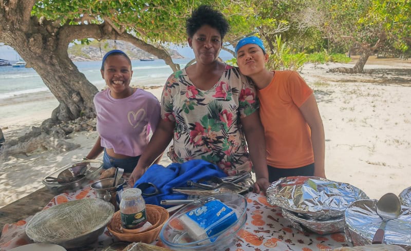 Les Soeurs, Elsie, Köchin Mitzi und Jay