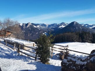winterlicher ausblick hohe asten cchiemsee alpenland tourismus