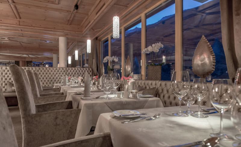 Schneesicheres Ski- und Wellnessarrangement de luxe im Hochfirst – The Luxury Mountain Resort 9 Hochfirst Restaurant (c) Lohmann