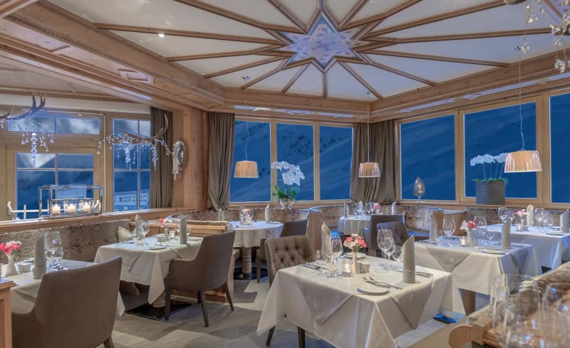 Schneesicheres Ski- und Wellnessarrangement de luxe im Hochfirst – The Luxury Mountain Resort 8 Hochfirst Restaurant (c) Lohmann