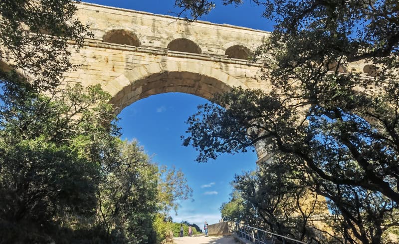 Traumhaft schöne Flusskreuzfahrt mit der Bijou du Rhône auf Saône und Rhône (Teil 2) 205 römischer Aquädukt Pont du Gard