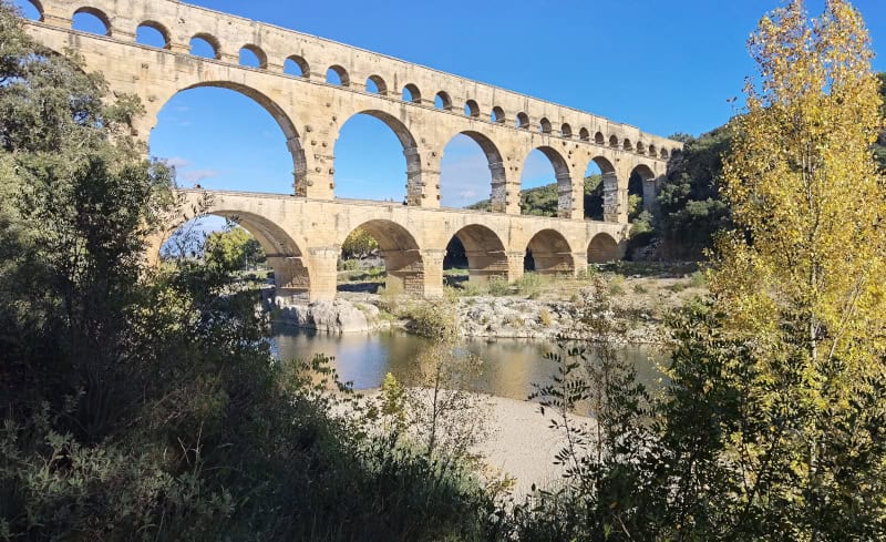 Traumhaft schöne Flusskreuzfahrt mit der Bijou du Rhône auf Saône und Rhône (Teil 2) 208 römischer Aquädukt Pont du Gard