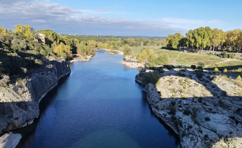Traumhaft schöne Flusskreuzfahrt mit der Bijou du Rhône auf Saône und Rhône (Teil 2) 206 römischer Aquädukt Pont du Gard