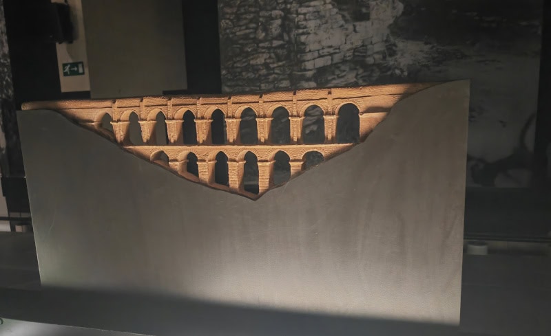 Traumhaft schöne Flusskreuzfahrt mit der Bijou du Rhône auf Saône und Rhône (Teil 2) 190 Museum Pont du Gard