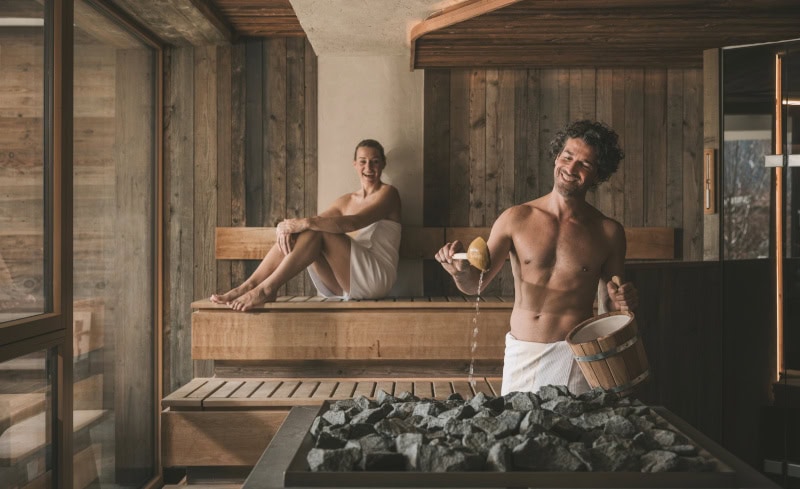 Luxus-Wellness-Auszeit in den Bergen in der Wellnessresidenz Schalber 14 Erholung in der Sauna (c)David Johansson, Wellnessresidenz Schalber