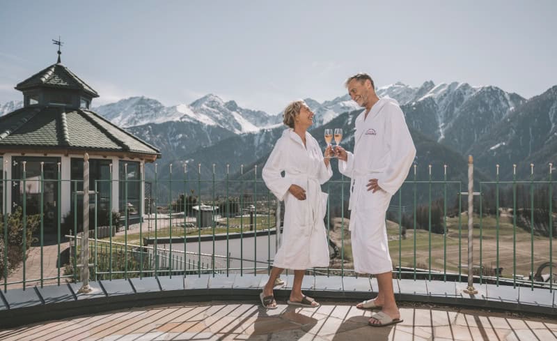 Luxus-Wellness-Auszeit in den Bergen in der Wellnessresidenz Schalber Genuss vor traumhaftem Ausblick (c)David Johansson, Wellnessresidenz Schalber10