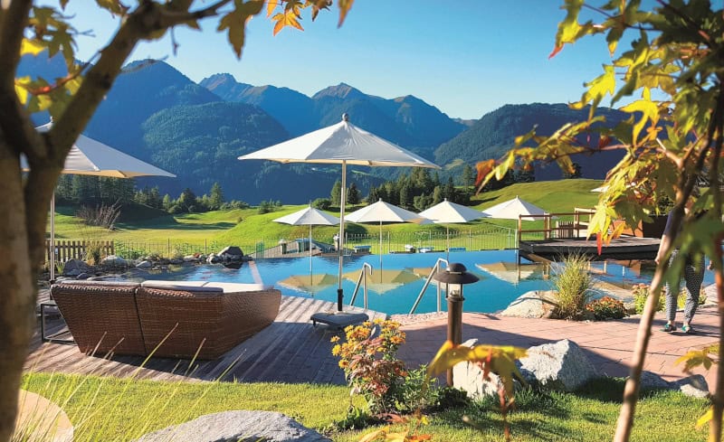 Luxus-Wellness-Auszeit in den Bergen in der Wellnessresidenz Schalber 13 Liegebereich Wellnessresidenz Schalber