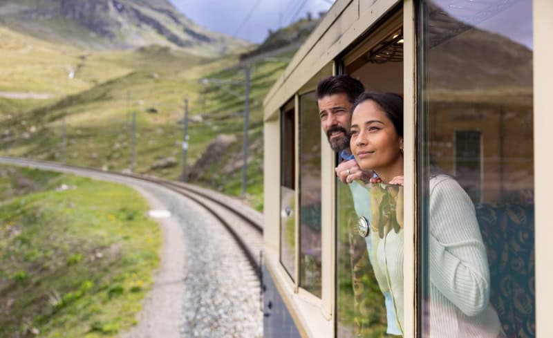 Stilvoll über die Alpen im Bernina Express Pullman Class ab St. Moritz 1 Bernina Express Pullman Class