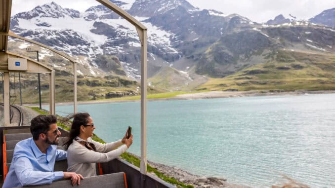 Offener_Aussichtswagen_am_Lago_Bianco__1_