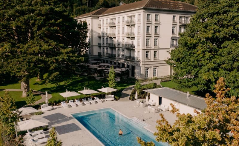 Signature Longevity – Medizin, die Zukunft gestaltet im Tamina Health Center 1 Grand Resort Bad Ragaz x RAZKIND Pool