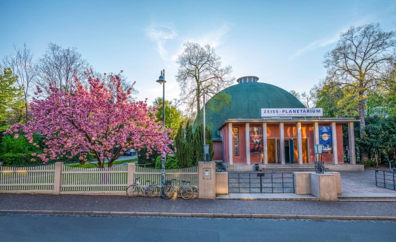 Kulturarena, Flussromantik und Festival unterm Sternenzelt - Sommerreisetipp Jena 1 Zeiss-Planetarium Jena