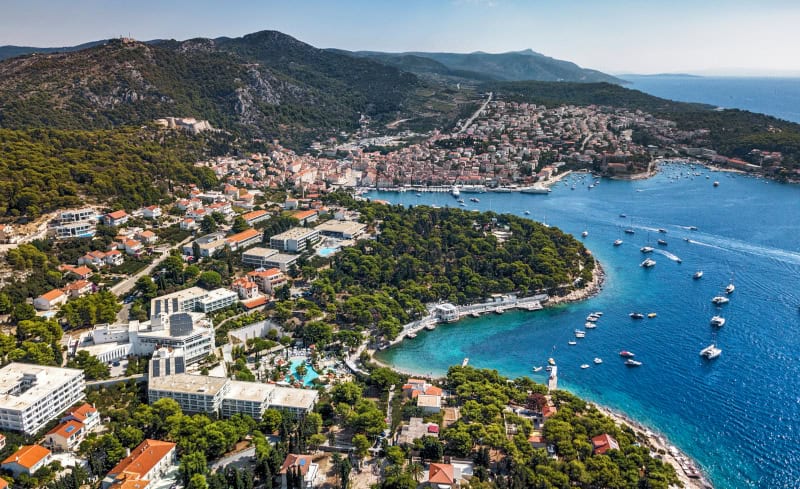 Die Inselwelt Kroatiens aus einer neuen Perspektive vom Segler entdecken 2 © Aleksandar Gospic ~nj Strand, Hvar
