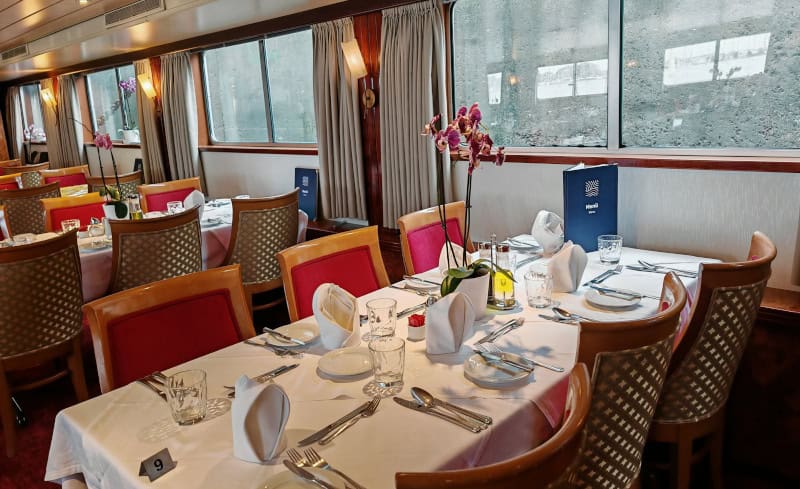 MS Sans Souci, Restaurant