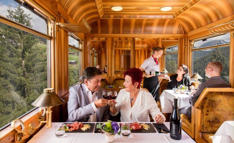 Weihnachten auf Schienen für Groß und Klein mit der Rhätische Bahn 7 Frisch zubereitete Gerichte im Speisewagen Gourmino.