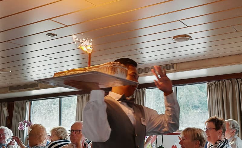 MS Sans Souci Gala-Dinner, Eisparade
